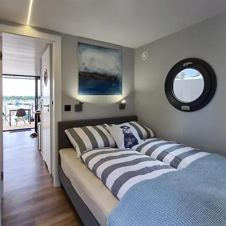 2 Bedroom Ship In